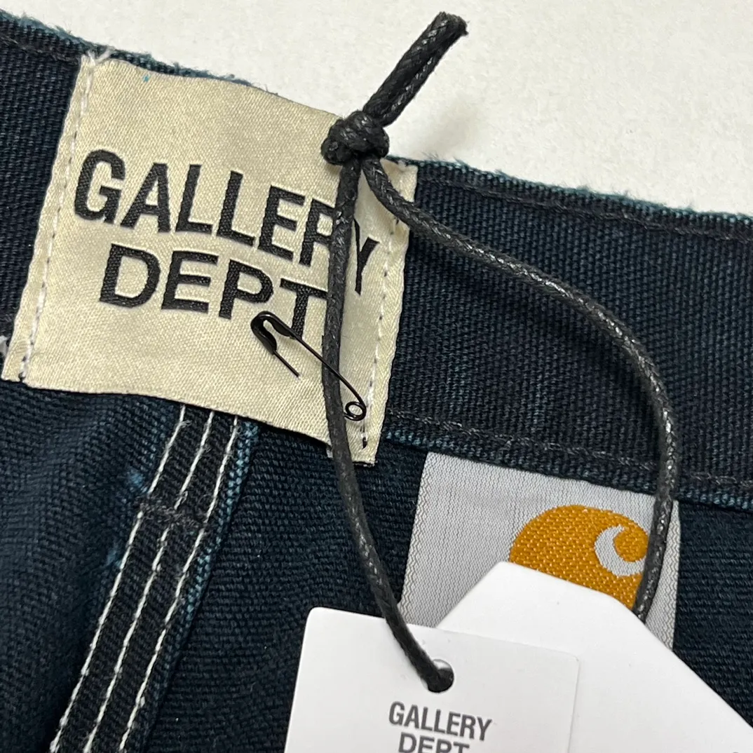 More details GALLERY DEPT. LA FLARE CARPENTER PANTS The first generation of paint-splashed and ink-washed flared logging trousers. Carhartt base plate modified overalls. Blue and black S-XL large-area paint-splashed ink. Full set of original copper hardware. Deconstructed and modified version of Carhartt trousers. Rewashed and distressed. VINTAGE texture is perfect.